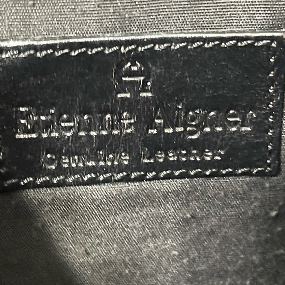 Etienne Aigner Black Shoulder Bag with Timeless Design - Picture 5 of 16